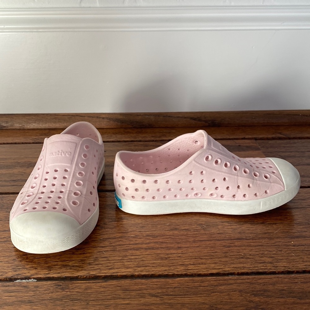 Native Jefferson girls pink shoes